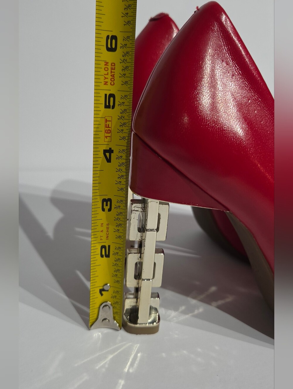 Katy Perry The Suzzie Red Pointed Toe Heels Gold Unique Design Size 7.5 EXC - Picture 9 of 9